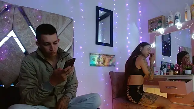 parejacaliente20154 online show from November 22, 2025, 9:30 am