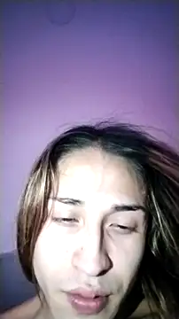 parejacaliente20154 online show from April 18, 2026, 1:31 am