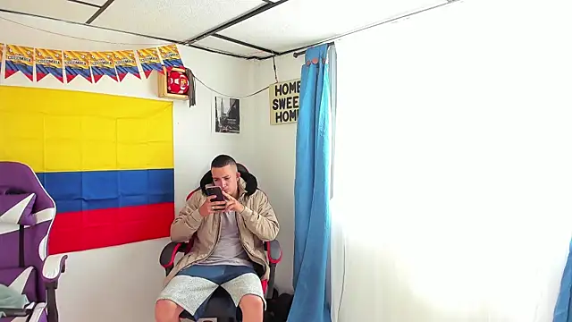 parejacaliente20154 online show from June 10, 2026, 12:04 pm
