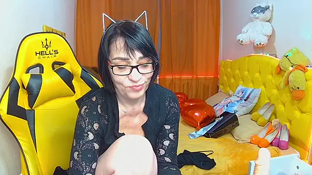 Snapshot of SandraHormas chatting on February 10, 2025, 2:05 pm SandraHormas online show from February 10, 2025, 2:05 pm