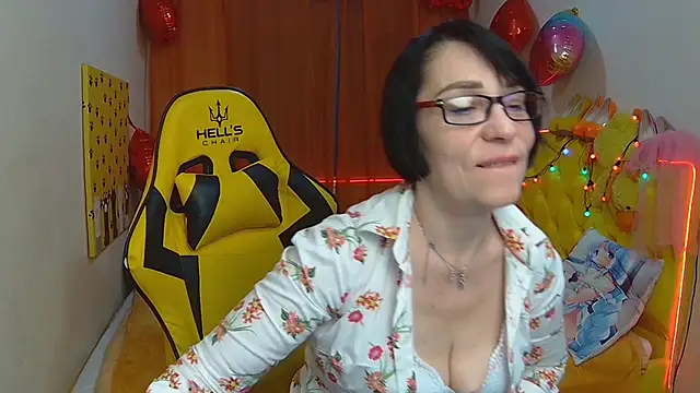 Snapshot of SandraHormas chatting on March 16, 2025, 10:55 am SandraHormas online show from March 16, 2025, 10:55 am
