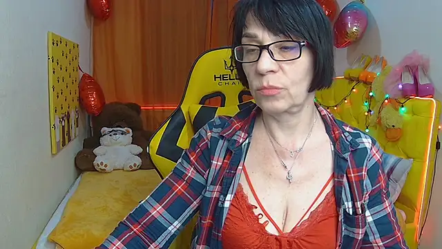 Snapshot of SandraHormas chatting on March 21, 2025, 1:56 pm SandraHormas online show from March 21, 2025, 1:56 pm