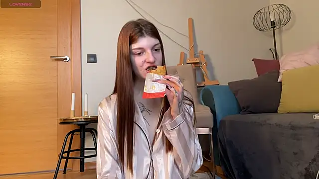 Snapshot of Bunny_ShyGirl chatting on October 9, 2025, 6:44 am Bunny ShyGirl online show from October 9, 2025, 6:44 am