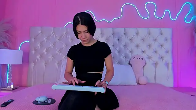 Julieta Cortes   online show from February 14, 2026, 12:13 pm