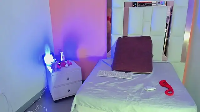 Alanna hot3 online show from December 16, 2025, 7:30 pm