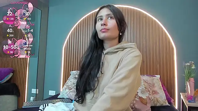 NayeCloud online show from September 12, 2025, 3:28 am