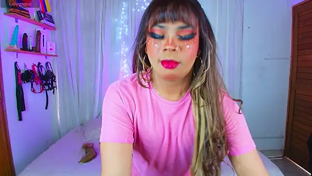 Snapshot of CuteRomi chatting on February 5, 2025, 6:37 pm CuteRomi online show from February 5, 2025, 6:37 pm