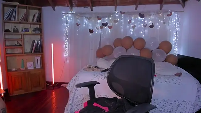 Snapshot of CuteRomi chatting on February 18, 2026, 1:56 am CuteRomi online show from February 18, 2026, 1:56 am