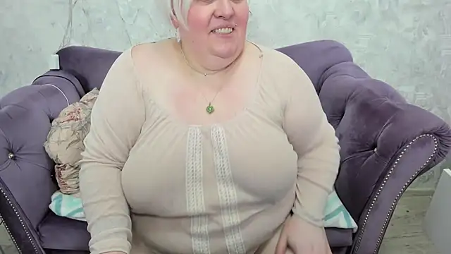 fashiona online show from February 15, 2025, 6:33 pm