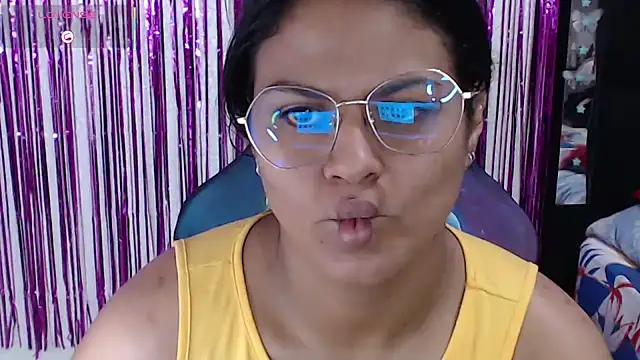 SweetAlmaa online show from February 15, 2026, 1:52 pm