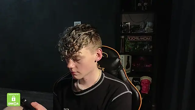 Keytaro online show from November 24, 2025, 9:25 pm