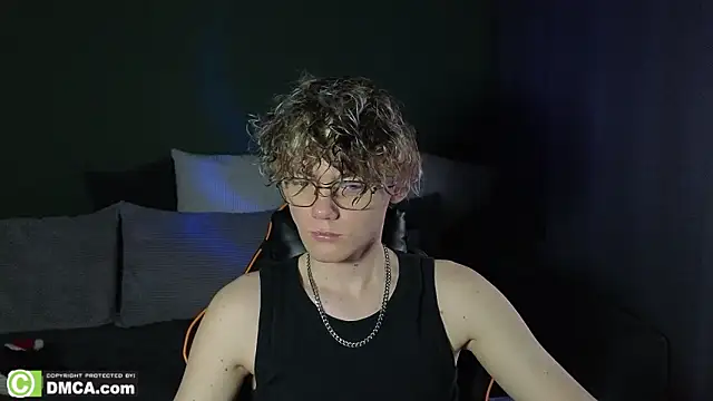 Keytaro online show from March 4, 2026, 1:06 pm