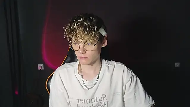 Keytaro online show from April 19, 2026, 2:27 pm