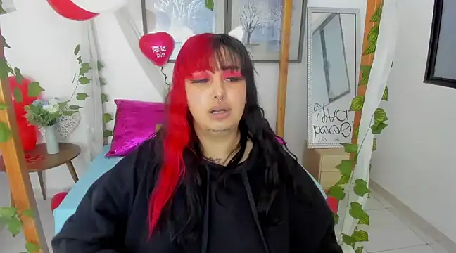 lussyevans24 online show from February 17, 2025, 10:40 am