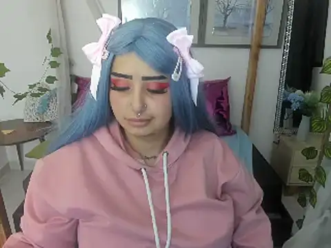 lussyevans24 online show from March 4, 2025, 9:18 am