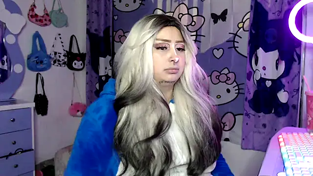 lussyevans24 online show from November 14, 2025, 5:28 am