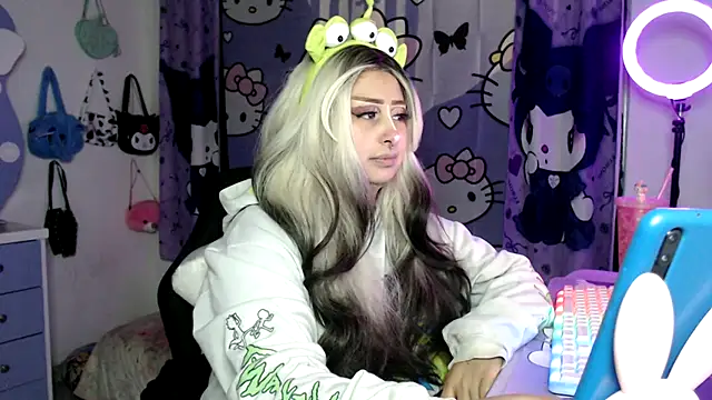 lussyevans24 online show from November 19, 2025, 3:50 am