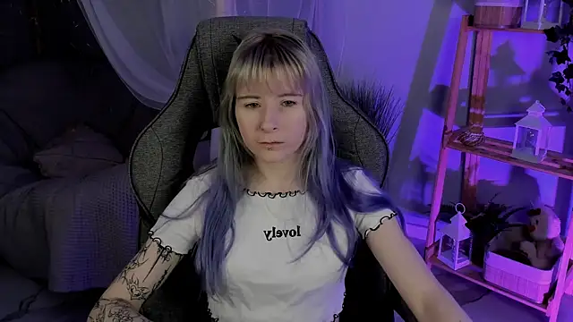 LexiWenford online show from November 4, 2025, 2:43 am