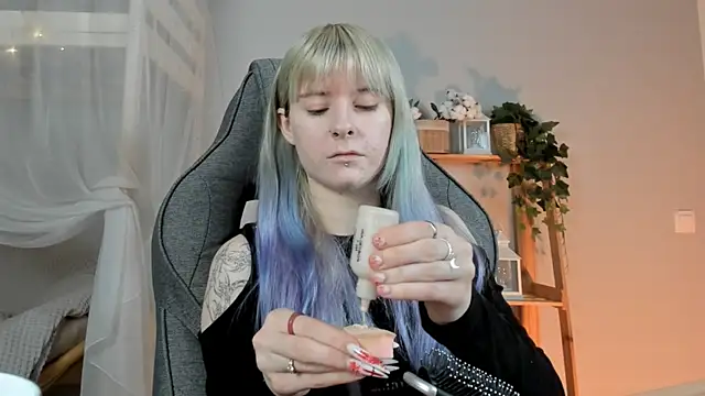 LexiWenford online show from November 14, 2025, 3:05 am