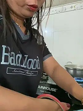 Linaannn online show from June 3, 2026, 3:42 am