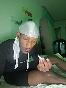 Snapshot of esteraulxxx chatting on December 8, 2024, 11:51 pm esteraulxxx online show from December 8, 2024, 11:51 pm