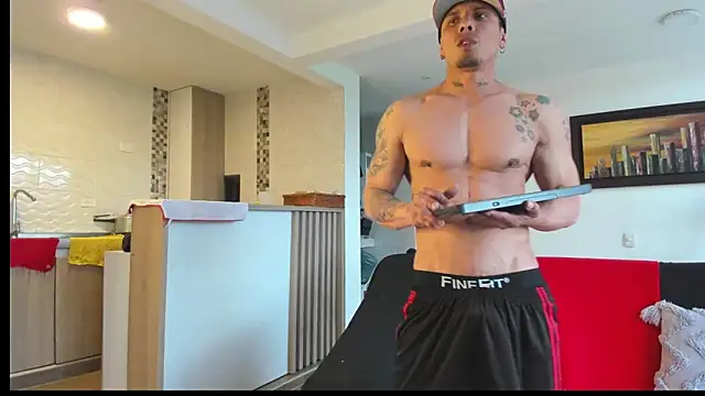 MARCELOANDLUCIAN online show from January 14, 2026, 10:03 pm