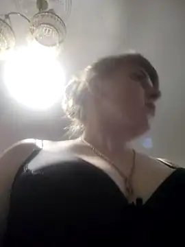 CoddessCrystal online show from November 7, 2025, 1:44 pm