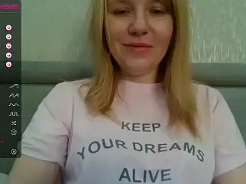 Snapshot of urbadkitty chatting on December 2, 2024, 7:25 am urbadkitty online show from December 2, 2024, 7:25 am