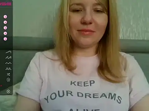 Snapshot of urbadkitty chatting on December 9, 2024, 6:55 am urbadkitty online show from December 9, 2024, 6:55 am