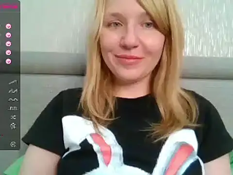 Snapshot of urbadkitty chatting on February 20, 2025, 10:27 am urbadkitty online show from February 20, 2025, 10:27 am