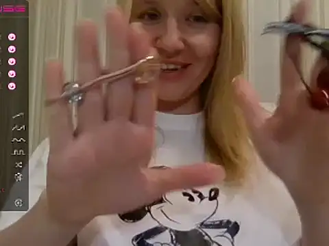 Snapshot of urbadkitty chatting on February 21, 2025, 2:59 pm urbadkitty online show from February 21, 2025, 2:59 pm