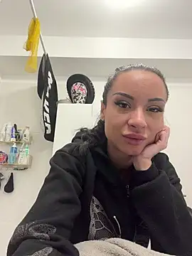 Snapshot of cara_mella chatting on March 3, 2026, 7:36 am cara mella online show from March 3, 2026, 7:36 am