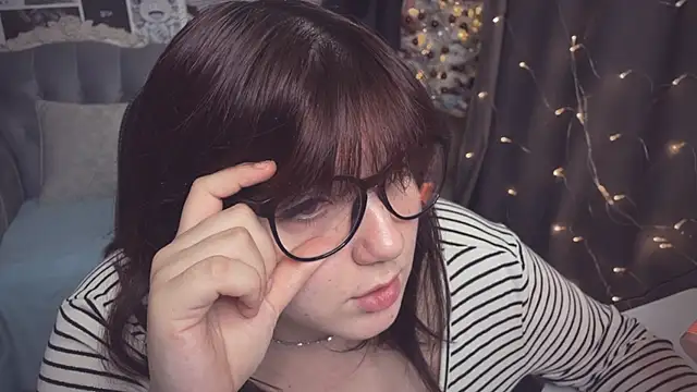 Snapshot of Diasporaaa chatting on December 28, 2024, 9:40 pm Diasporaaa online show from December 28, 2024, 9:40 pm