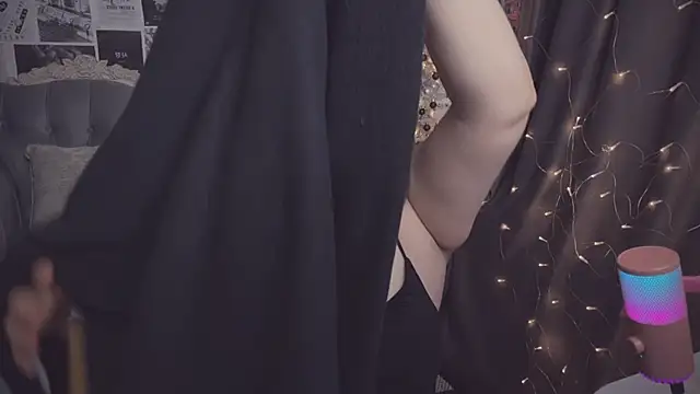 Snapshot of Diasporaaa chatting on December 29, 2024, 7:43 pm Diasporaaa online show from December 29, 2024, 7:43 pm