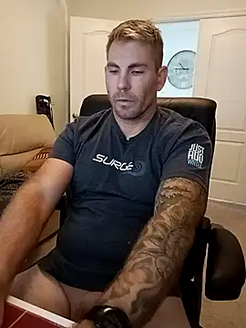 snakecharmer20000 online show from October 16, 2025, 1:23 pm