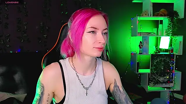  HelenCarter online show from January 20, 2025, 8:29 pm