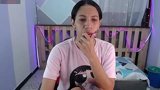 Lina10 online show from March 10, 2025, 7:40 pm