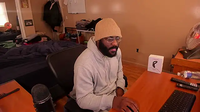 MrChuckDailyXXX online show from December 23, 2024, 1:24 pm