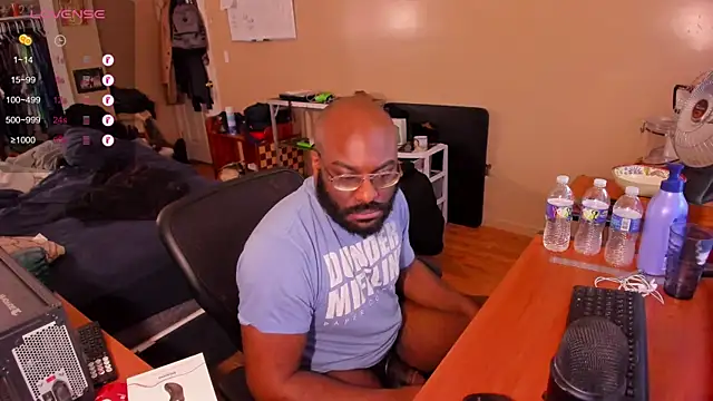 MrChuckDailyXXX online show from February 8, 2025, 12:17 pm