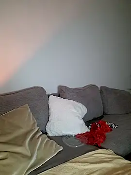 EileX official online show from April 19, 2026, 6:10 pm