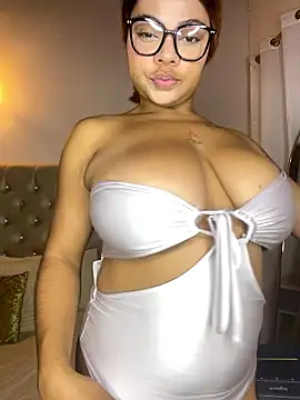 Eloisa cleavage  online show from January 16, 2026, 10:19 am