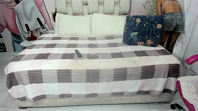 EMMA SWEETT1 online show from March 15, 2025, 3:27 pm