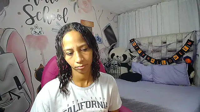 EMMA SWEETT1 online show from October 14, 2025, 6:31 pm