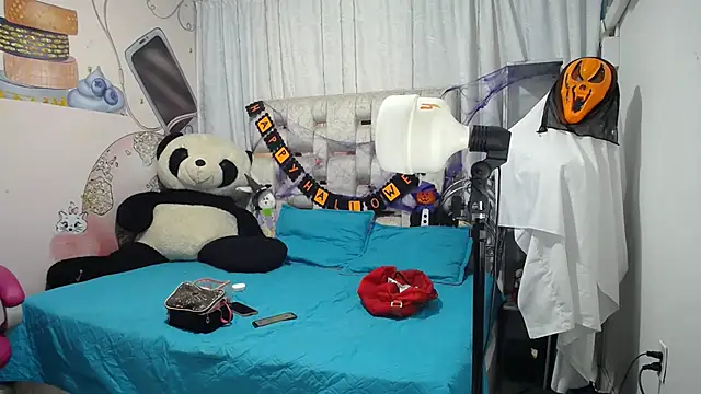 EMMA SWEETT1 online show from October 30, 2025, 1:12 pm