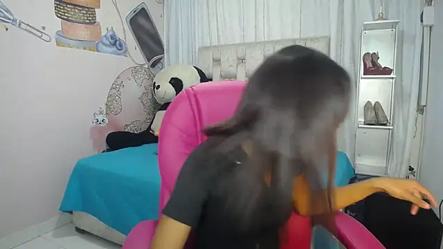 EMMA SWEETT1 online show from November 15, 2025, 6:37 pm