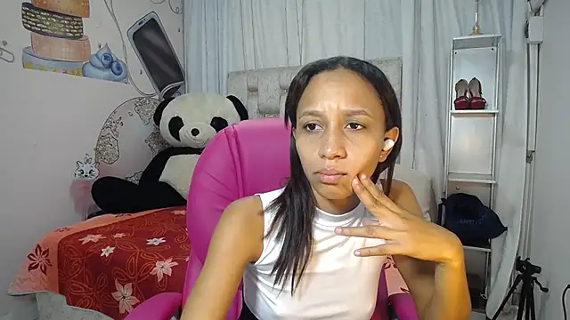 EMMA SWEETT1 online show from December 19, 2025, 12:45 pm