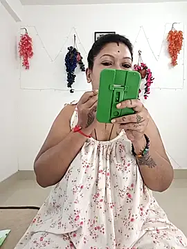 Snapshot of YOUR_LOVELY-40 chatting on November 11, 2025, 3:17 am YOUR LOVELY-40 online show from November 11, 2025, 3:17 am