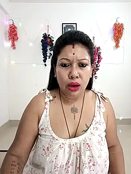 Snapshot of YOUR_LOVELY-40 chatting on November 23, 2025, 1:55 pm YOUR LOVELY-40 online show from November 23, 2025, 1:55 pm