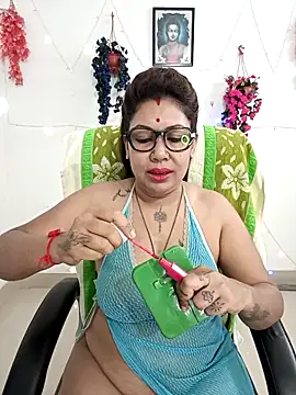 Snapshot of YOUR_LOVELY-40 chatting on February 11, 2026, 8:14 pm YOUR LOVELY-40 online show from February 11, 2026, 8:14 pm