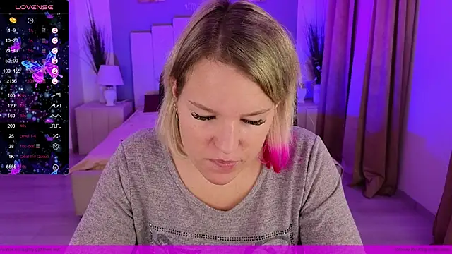 Snapshot of EVAshinyGIRL chatting on December 20, 2024, 7:44 am EVAshinyGIRL online show from December 20, 2024, 7:44 am